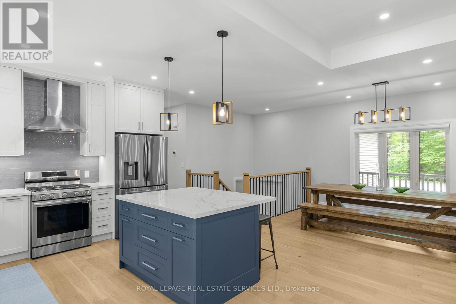 












185 DESROCHES TRAIL

,
Tiny,




Ontario
L9M0H9

