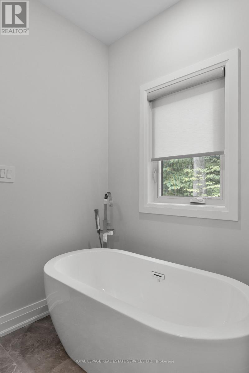 












185 DESROCHES TRAIL

,
Tiny,




Ontario
L9M0H9

