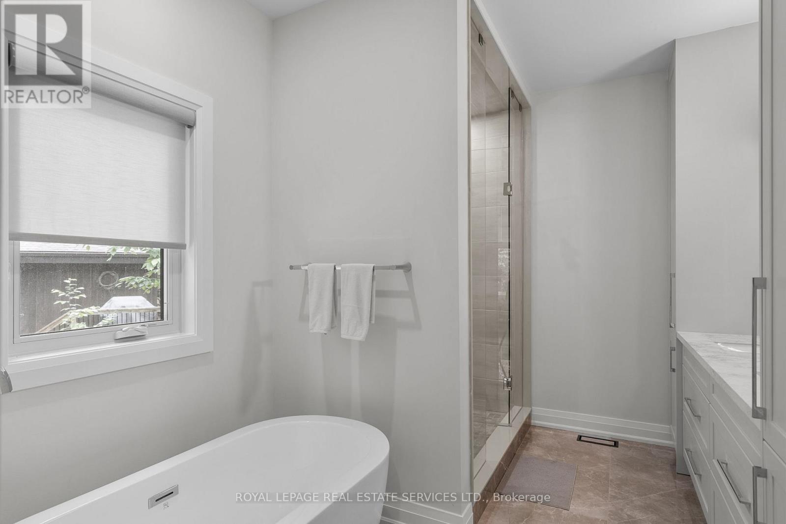 












185 DESROCHES TRAIL

,
Tiny,




Ontario
L9M0H9

