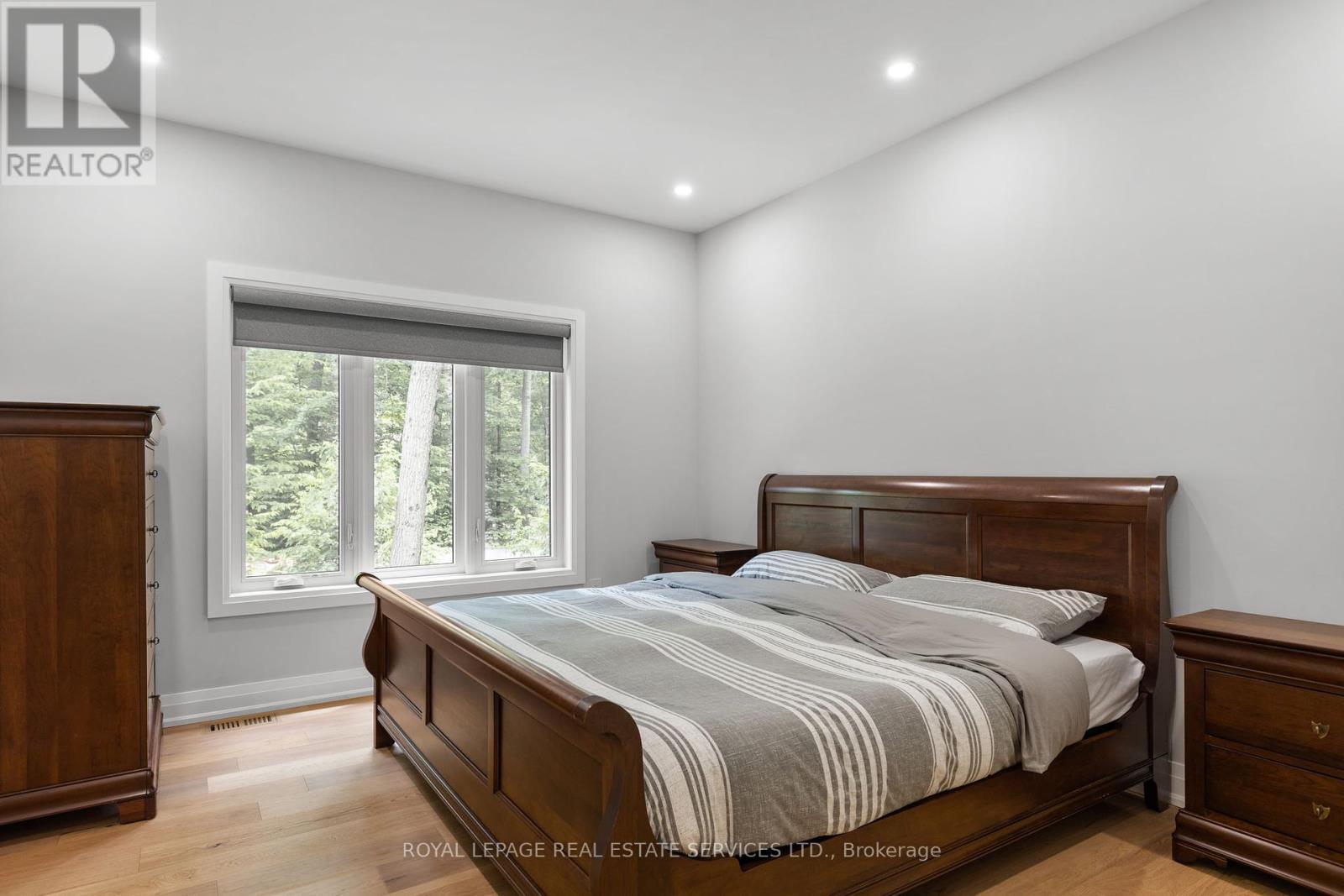 












185 DESROCHES TRAIL

,
Tiny,




Ontario
L9M0H9

