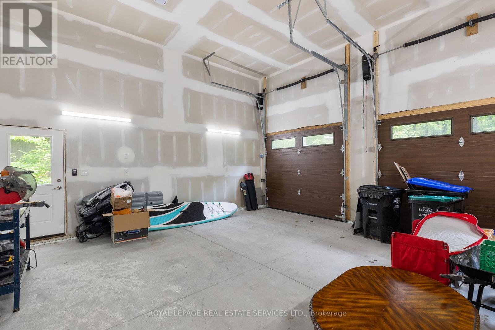 












185 DESROCHES TRAIL

,
Tiny,




Ontario
L9M0H9

