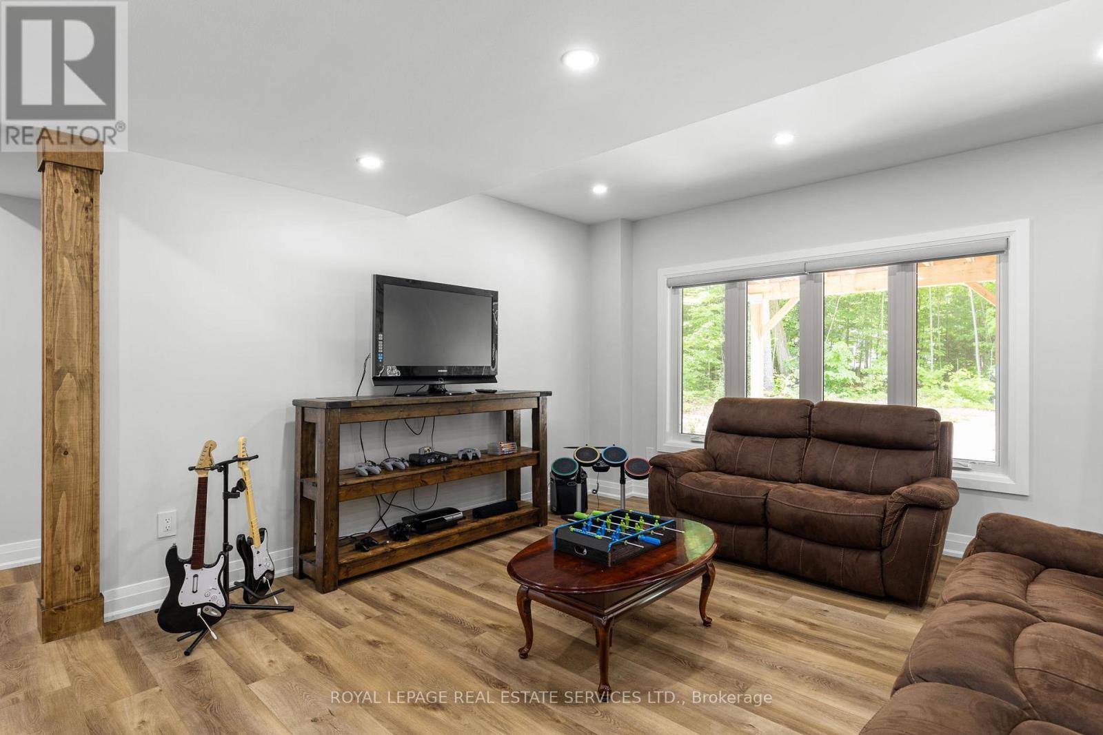 












185 DESROCHES TRAIL

,
Tiny,




Ontario
L9M0H9

