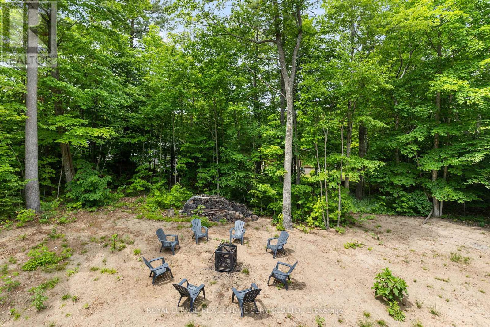 












185 DESROCHES TRAIL

,
Tiny,




Ontario
L9M0H9

