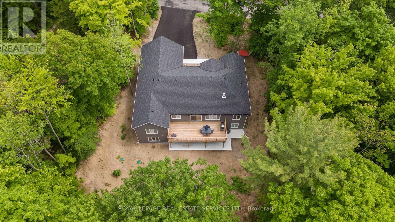 












185 DESROCHES TRAIL

,
Tiny,




Ontario
L9M0H9

