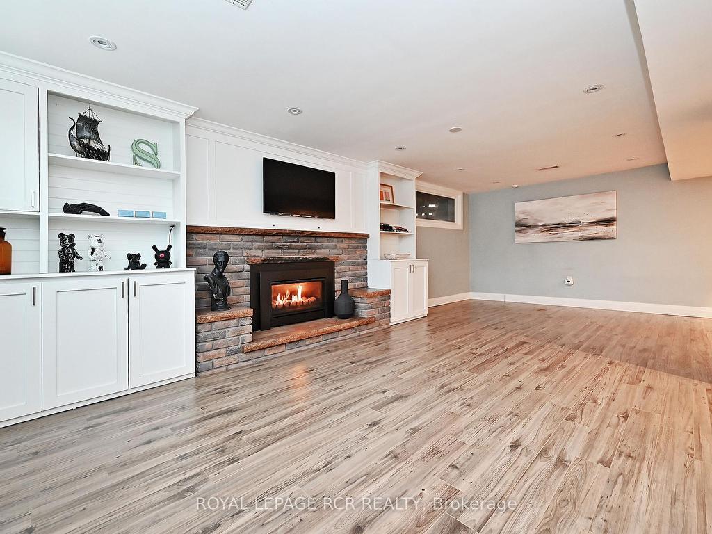 









93


Queen

Street,
Newmarket,




ON
L3Y 2E7

