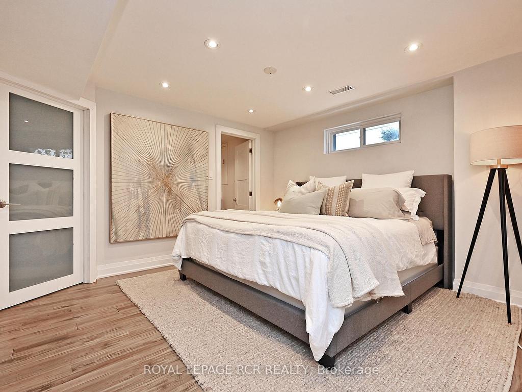 









93


Queen

Street,
Newmarket,




ON
L3Y 2E7

