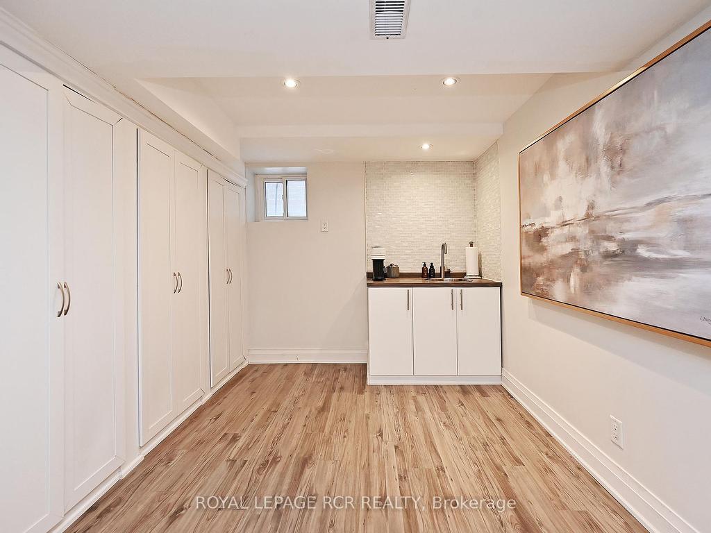 









93


Queen

Street,
Newmarket,




ON
L3Y 2E7

