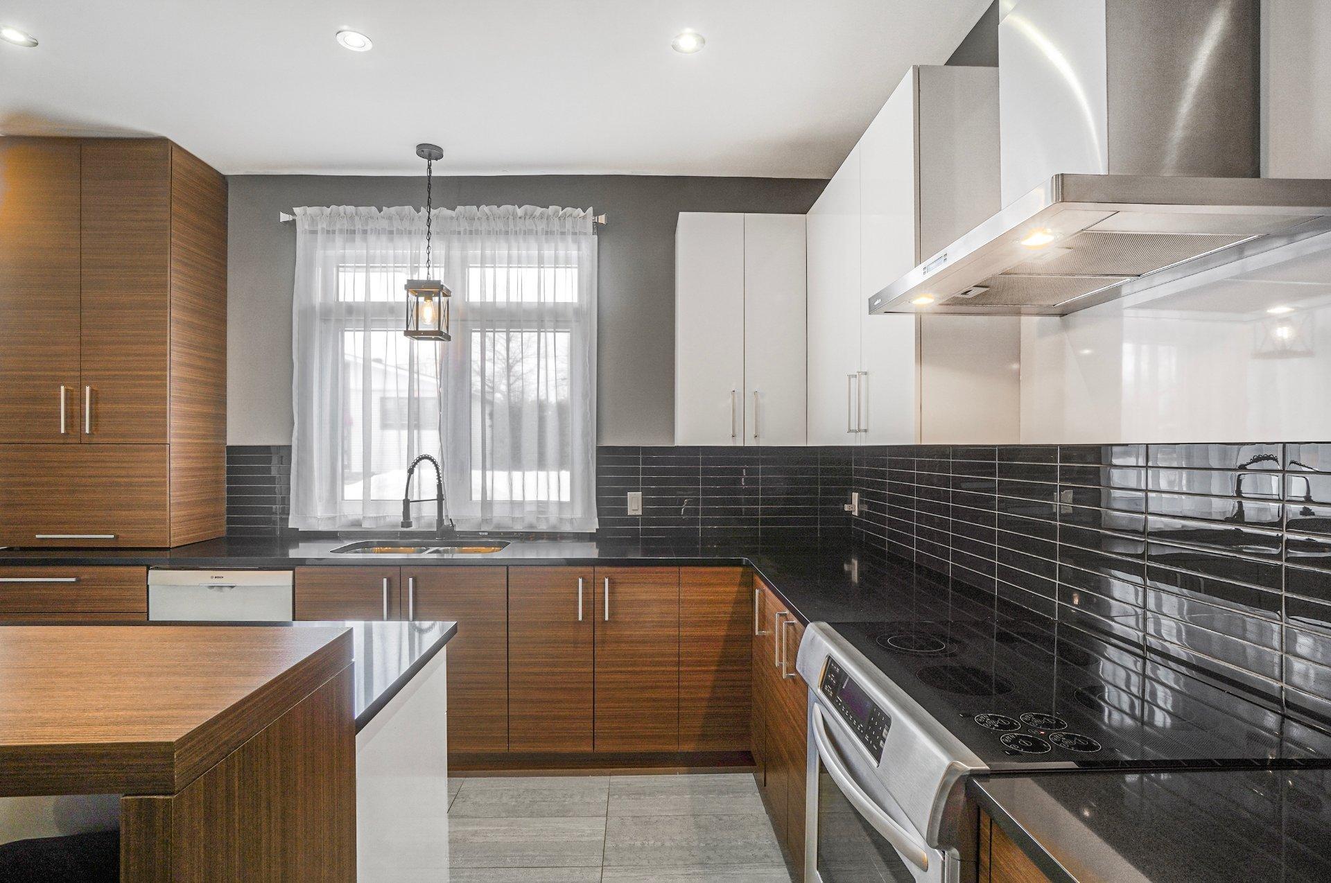 









108


85e Avenue

,
Saint-Zotique,




QC
J0P1Z0

