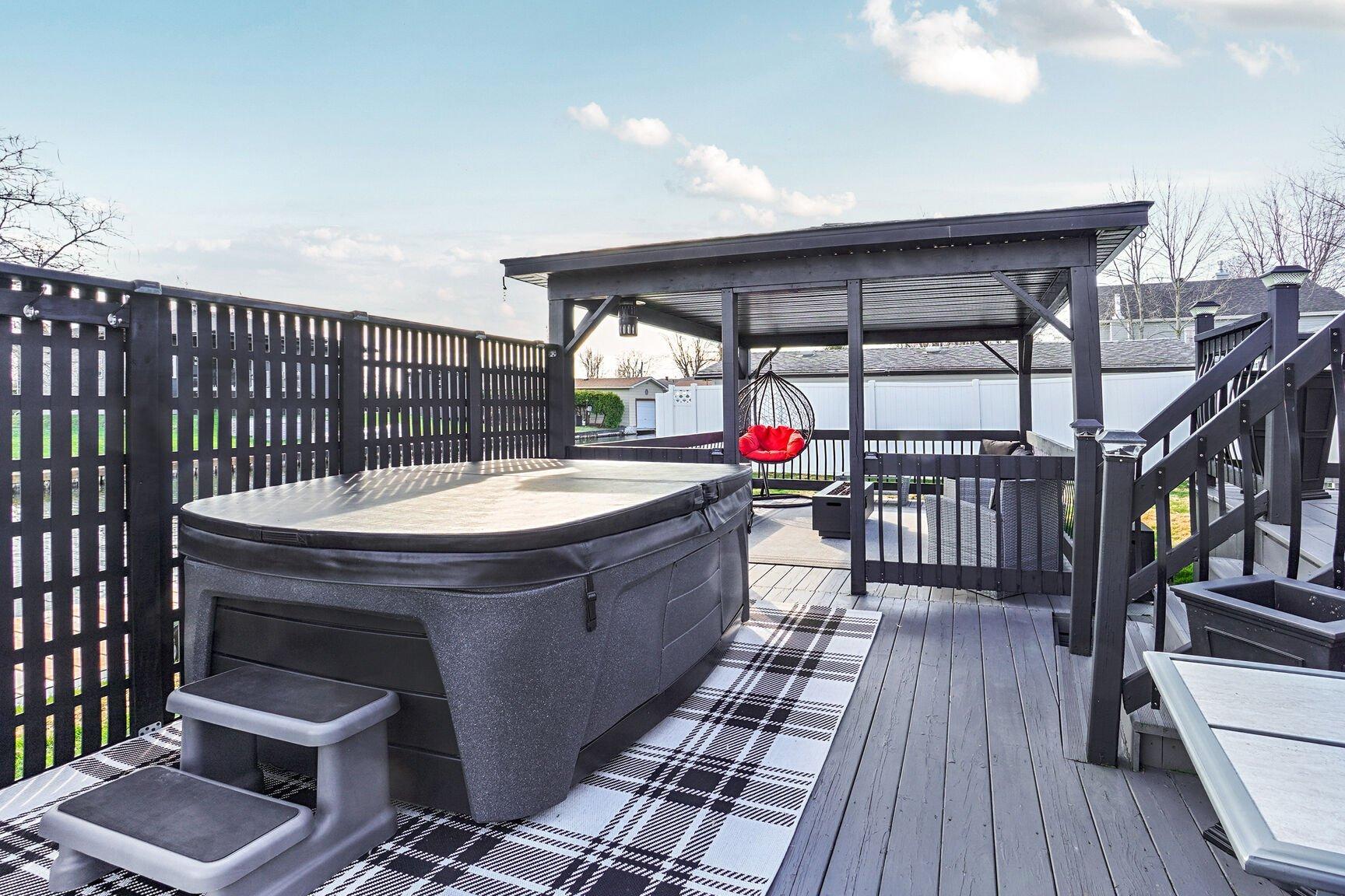 









108


85e Avenue

,
Saint-Zotique,




QC
J0P1Z0

