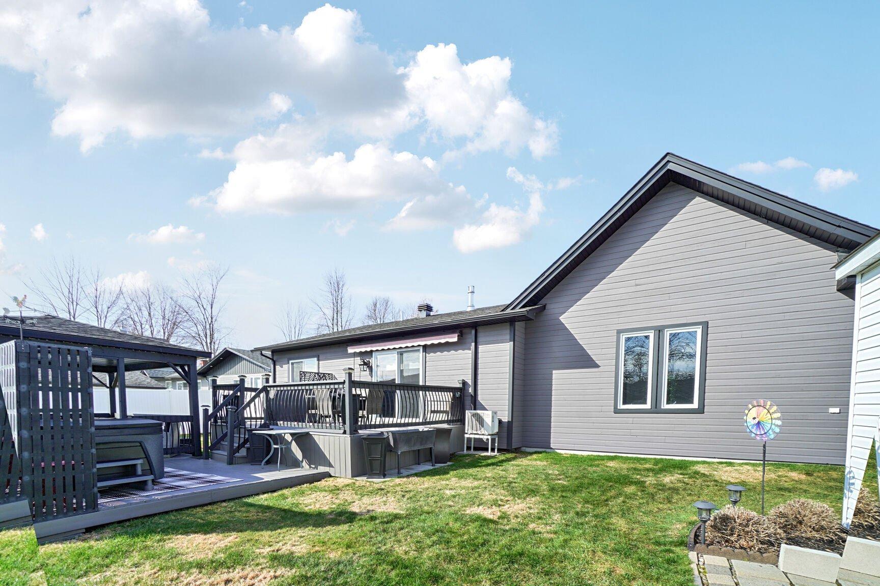 









108


85e Avenue

,
Saint-Zotique,




QC
J0P1Z0

