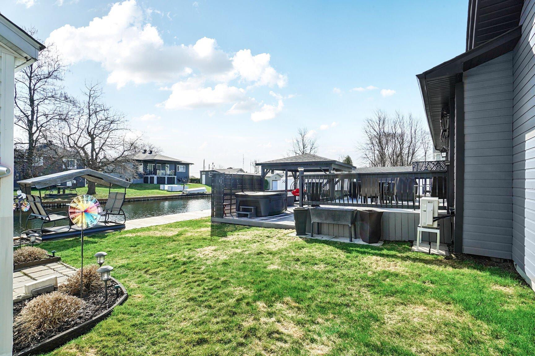 









108


85e Avenue

,
Saint-Zotique,




QC
J0P1Z0

