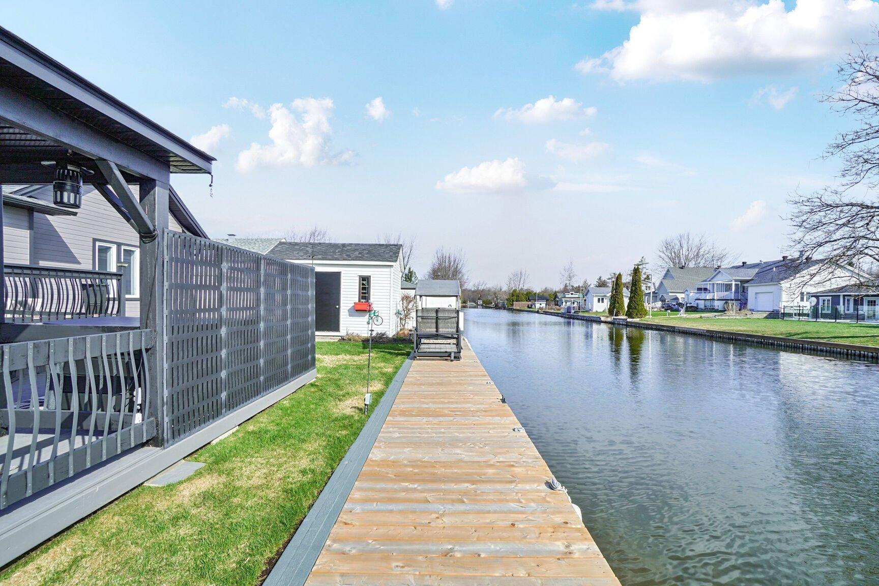 









108


85e Avenue

,
Saint-Zotique,




QC
J0P1Z0

