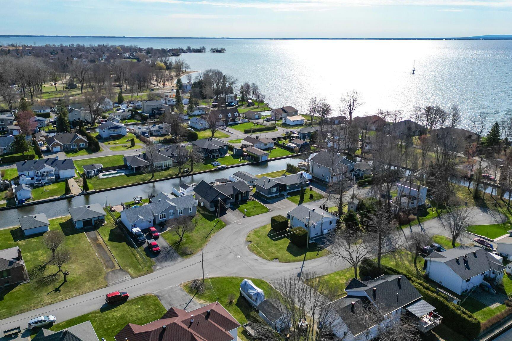 









108


85e Avenue

,
Saint-Zotique,




QC
J0P1Z0

