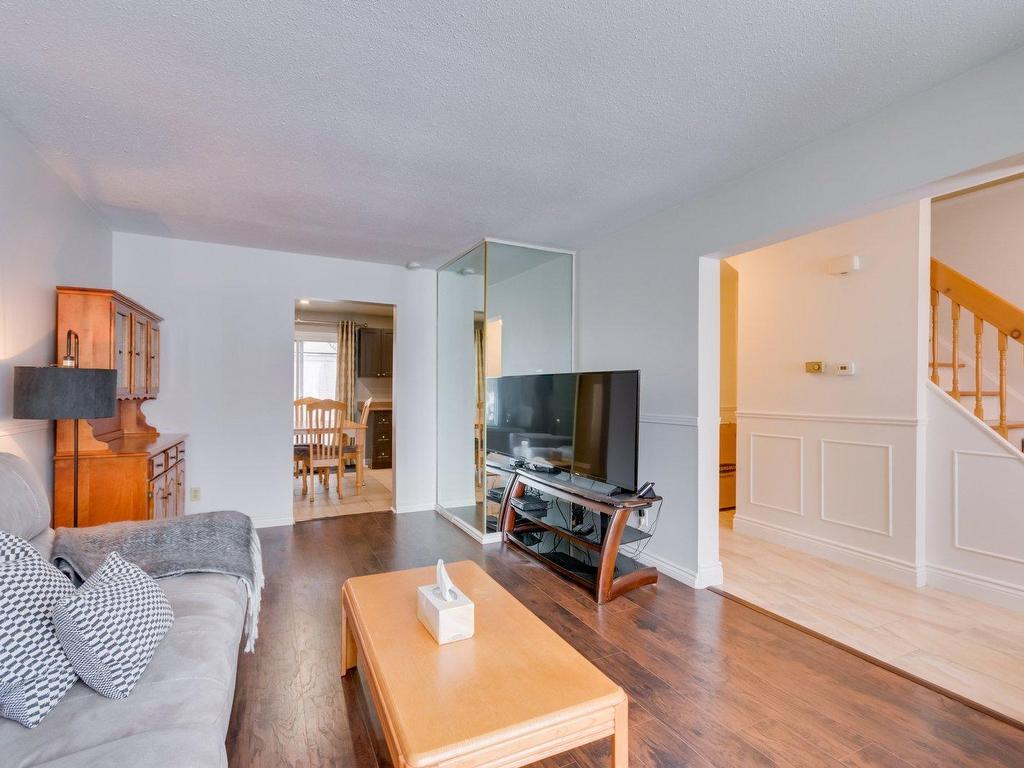 









59


Rue des Églantiers

,
Gatineau (Hull),




QC
J8Y6K7

