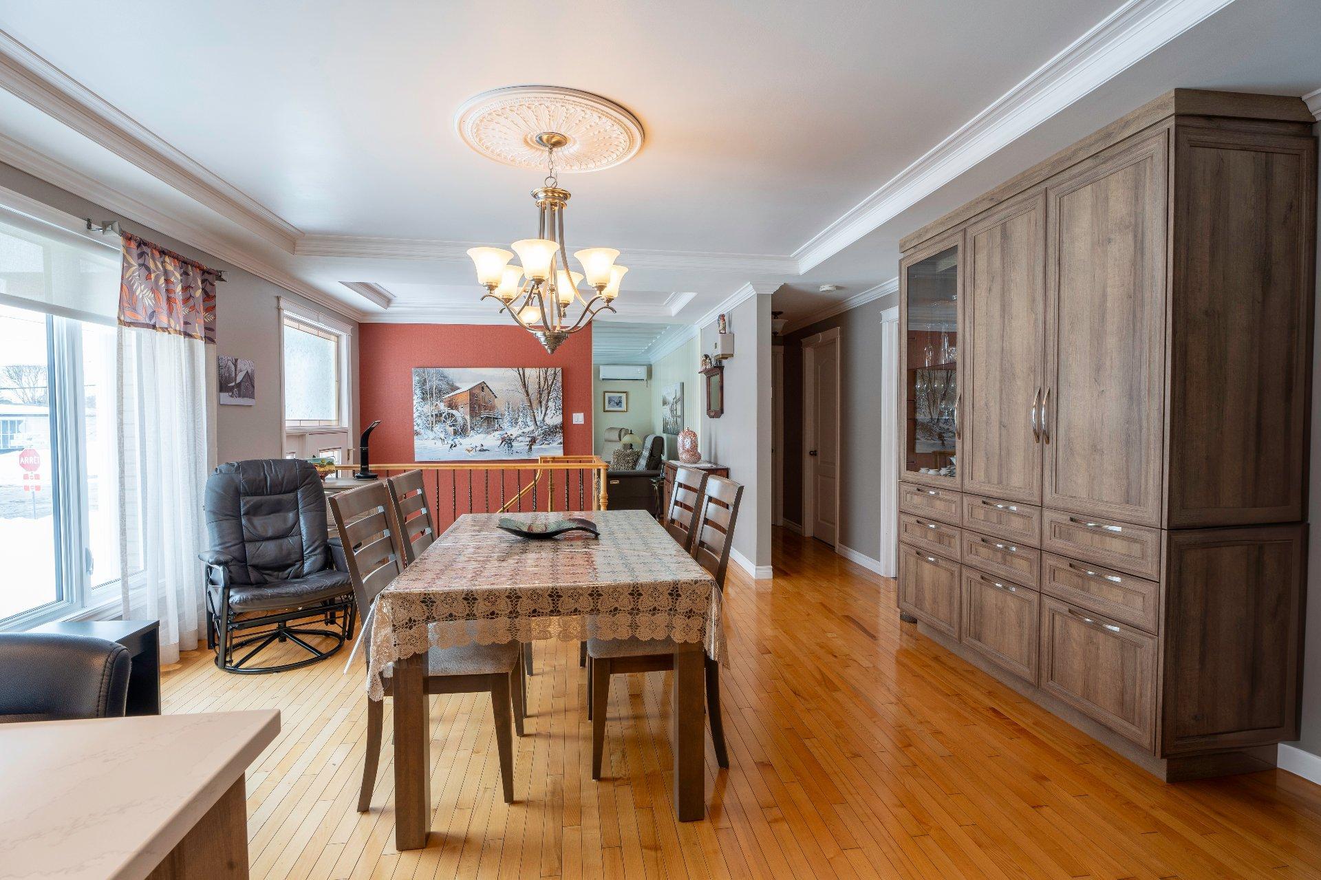 









1326


2e Avenue

,
Acton Vale,




QC
J0H1A0

