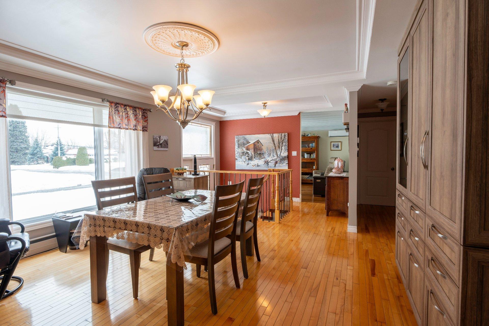 









1326


2e Avenue

,
Acton Vale,




QC
J0H1A0

