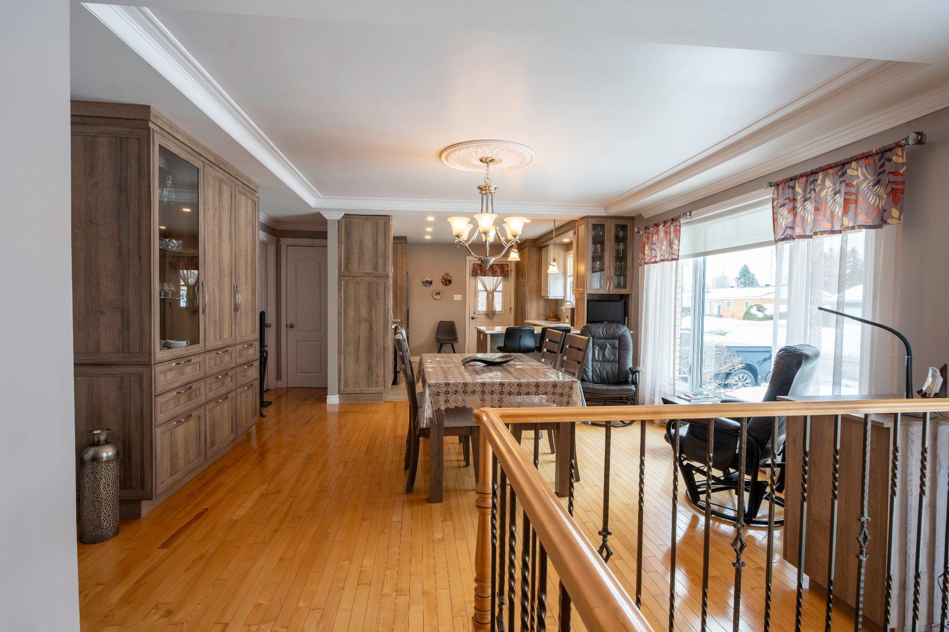 









1326


2e Avenue

,
Acton Vale,




QC
J0H1A0

