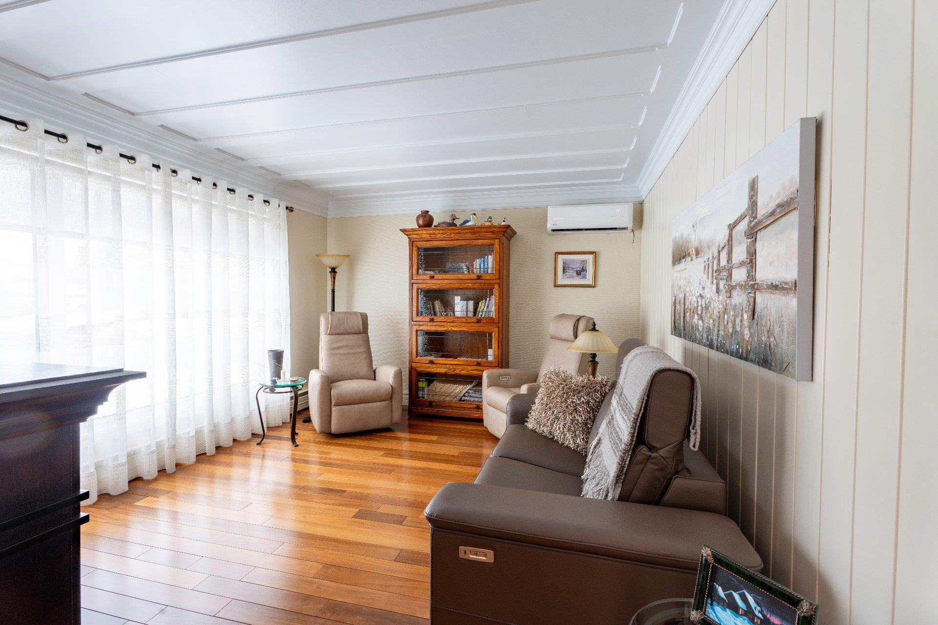 









1326


2e Avenue

,
Acton Vale,




QC
J0H1A0

