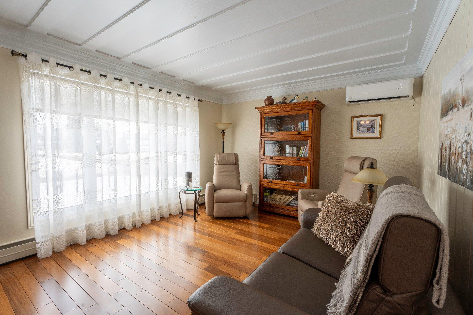 









1326


2e Avenue

,
Acton Vale,




QC
J0H1A0

