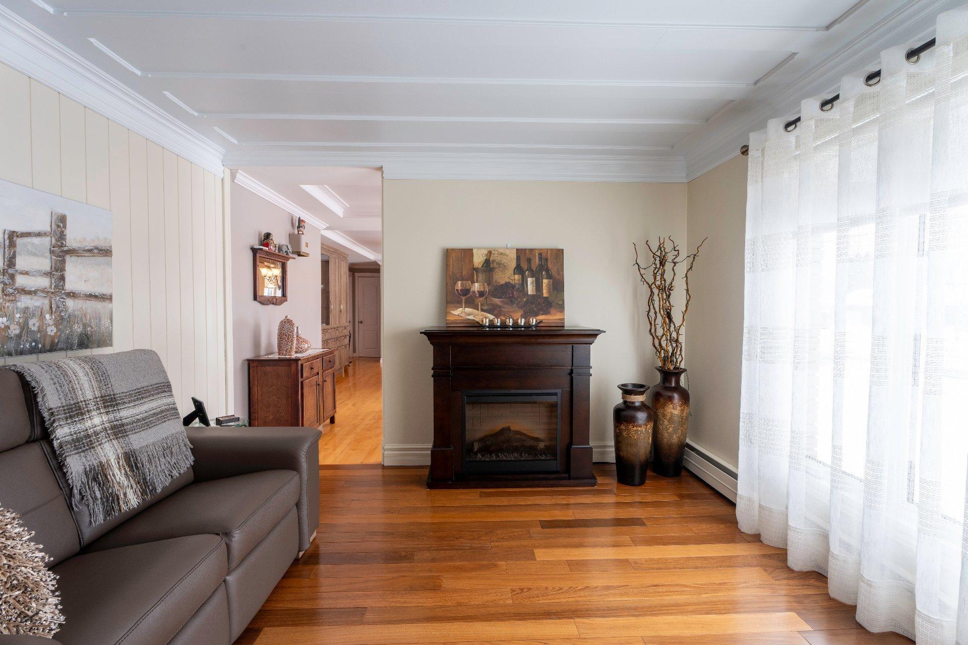 









1326


2e Avenue

,
Acton Vale,




QC
J0H1A0

