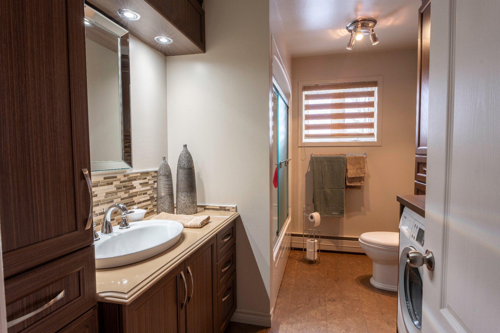 









1326


2e Avenue

,
Acton Vale,




QC
J0H1A0

