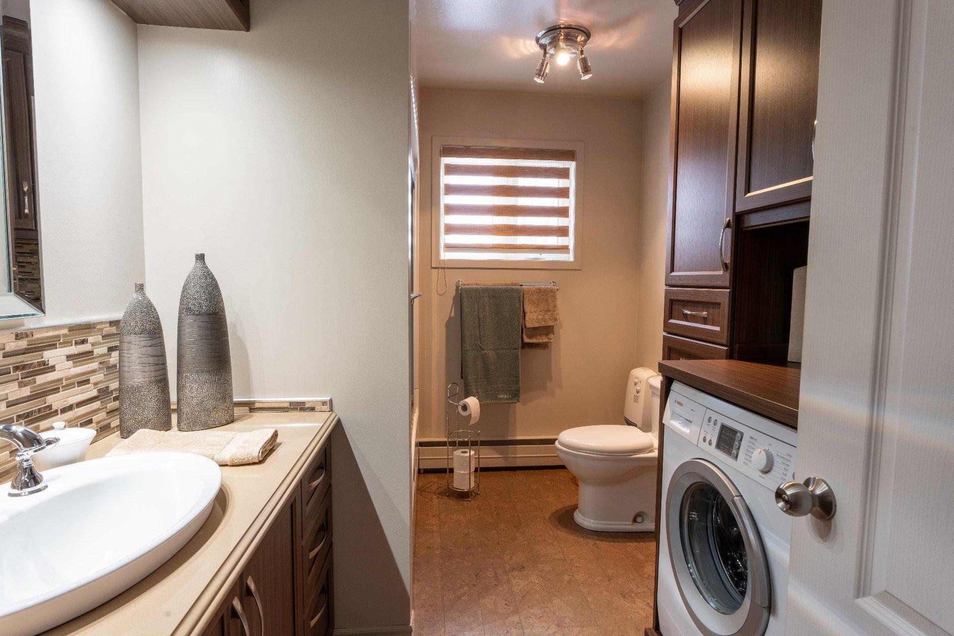 









1326


2e Avenue

,
Acton Vale,




QC
J0H1A0

