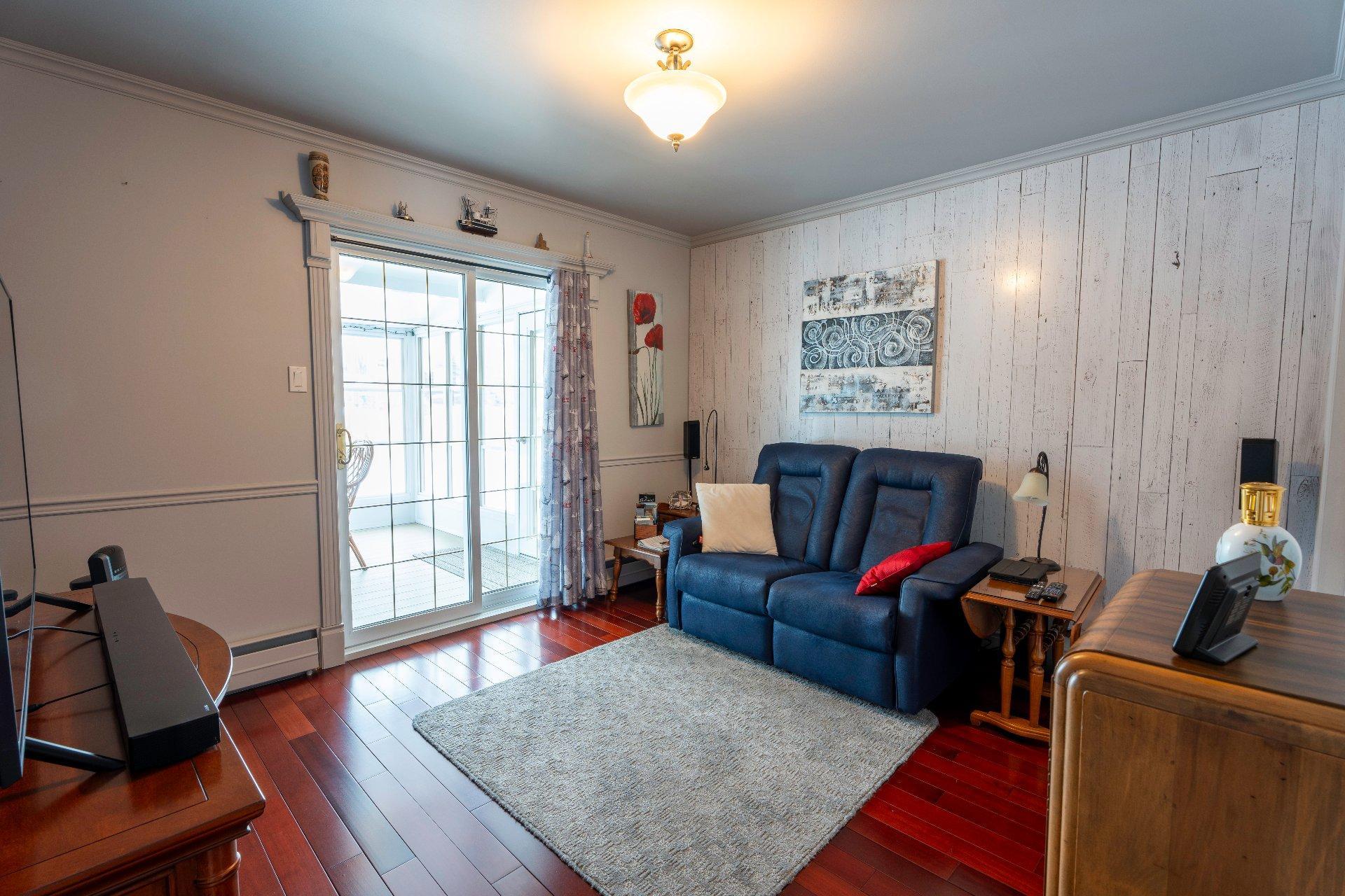 









1326


2e Avenue

,
Acton Vale,




QC
J0H1A0

