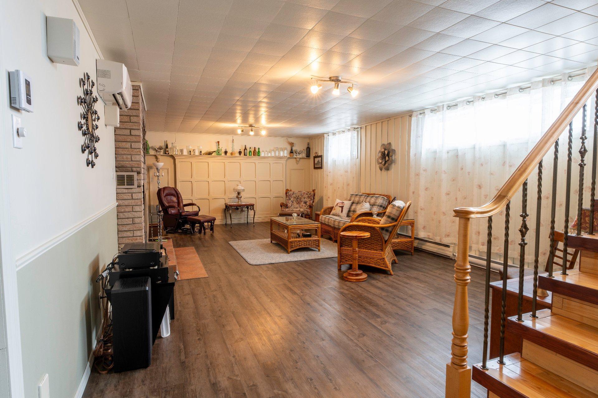 









1326


2e Avenue

,
Acton Vale,




QC
J0H1A0

