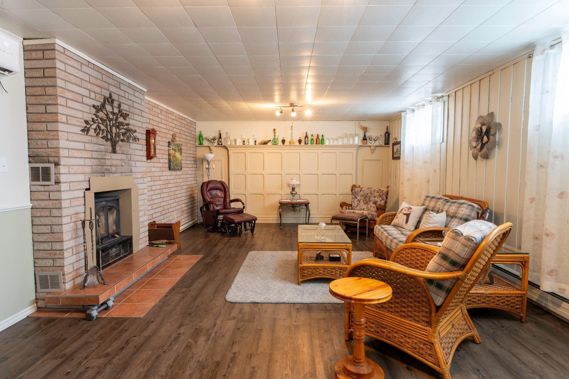 









1326


2e Avenue

,
Acton Vale,




QC
J0H1A0

