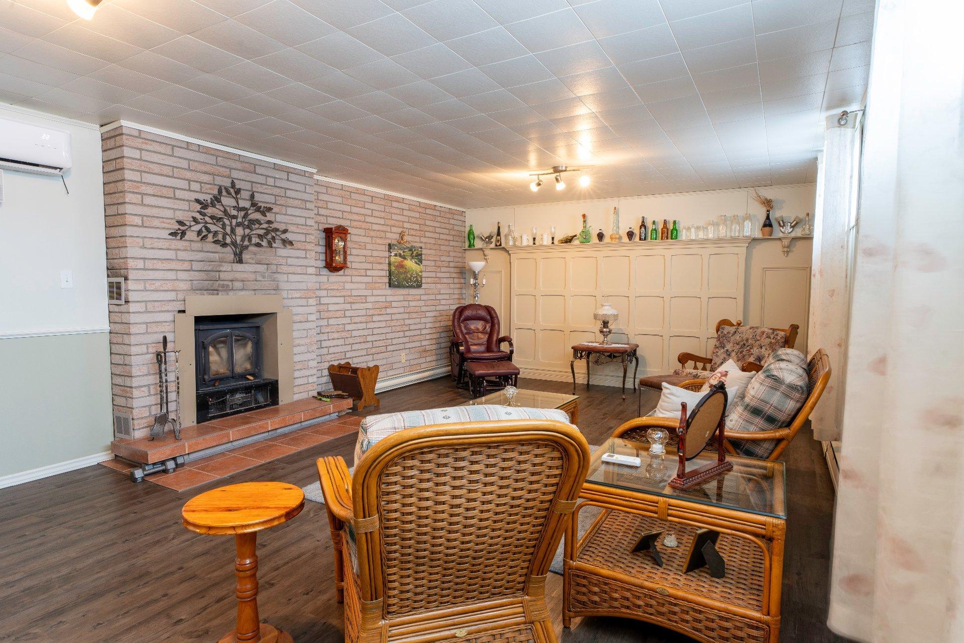 









1326


2e Avenue

,
Acton Vale,




QC
J0H1A0

