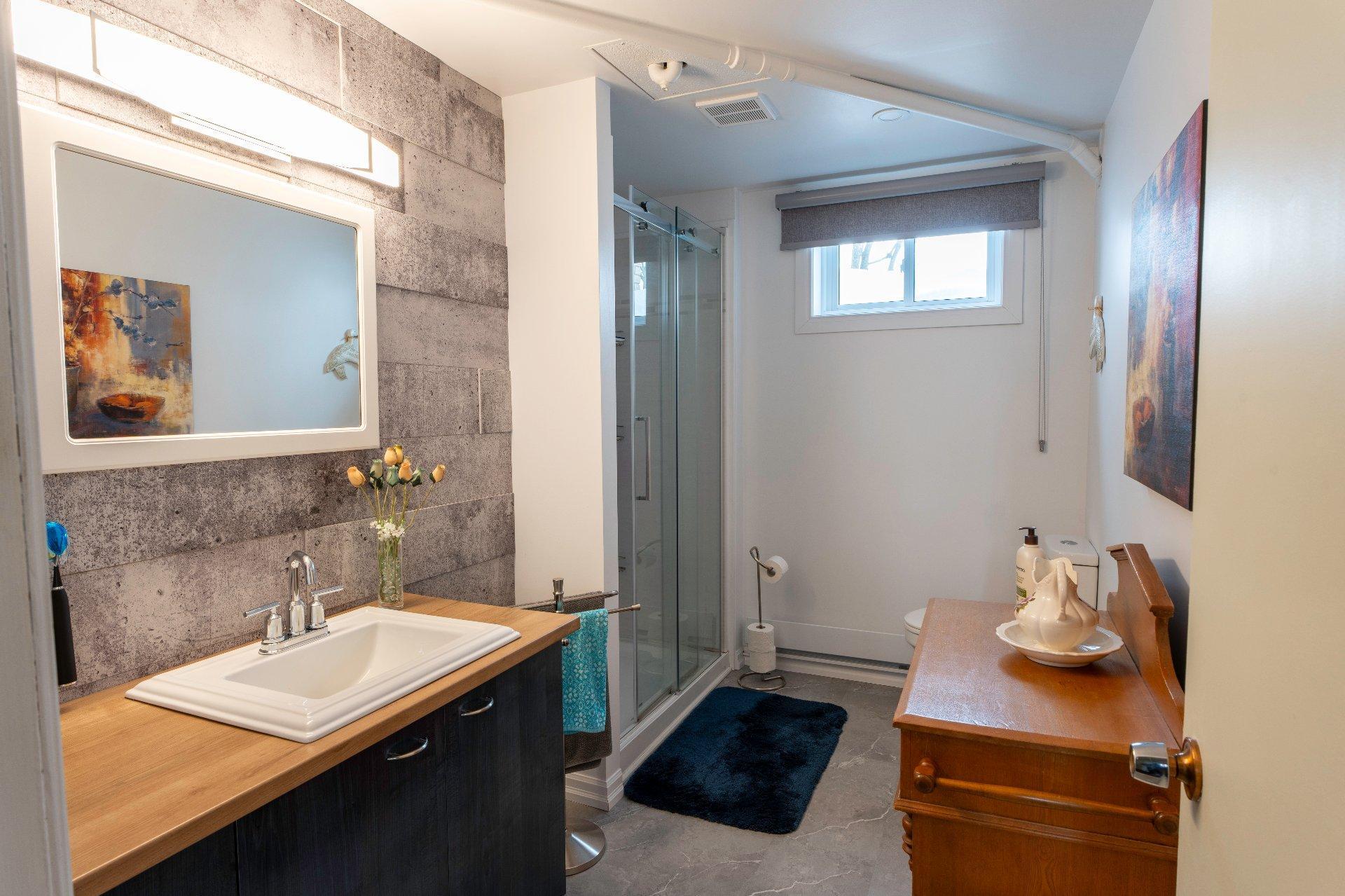 









1326


2e Avenue

,
Acton Vale,




QC
J0H1A0

