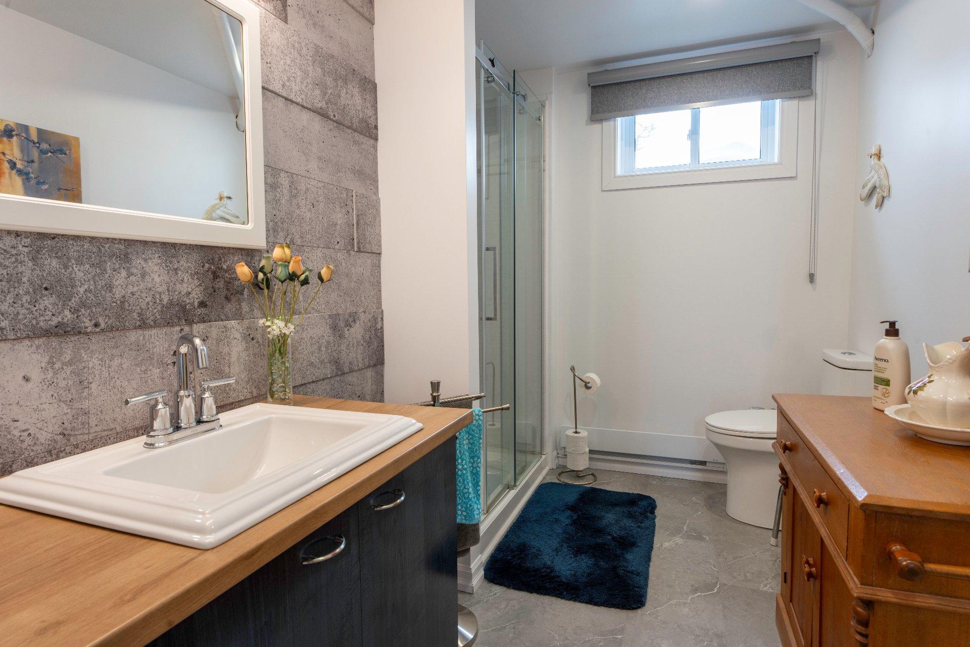 









1326


2e Avenue

,
Acton Vale,




QC
J0H1A0

