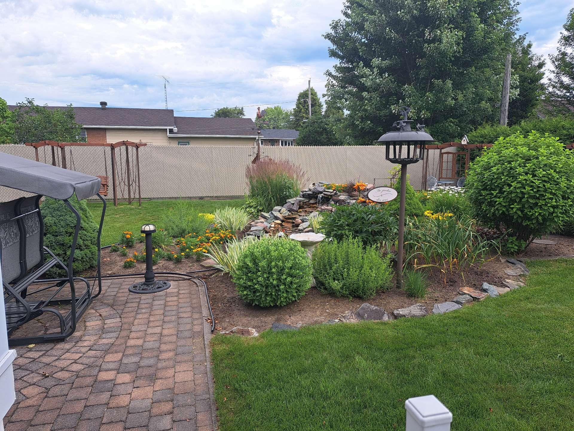 









1326


2e Avenue

,
Acton Vale,




QC
J0H1A0

