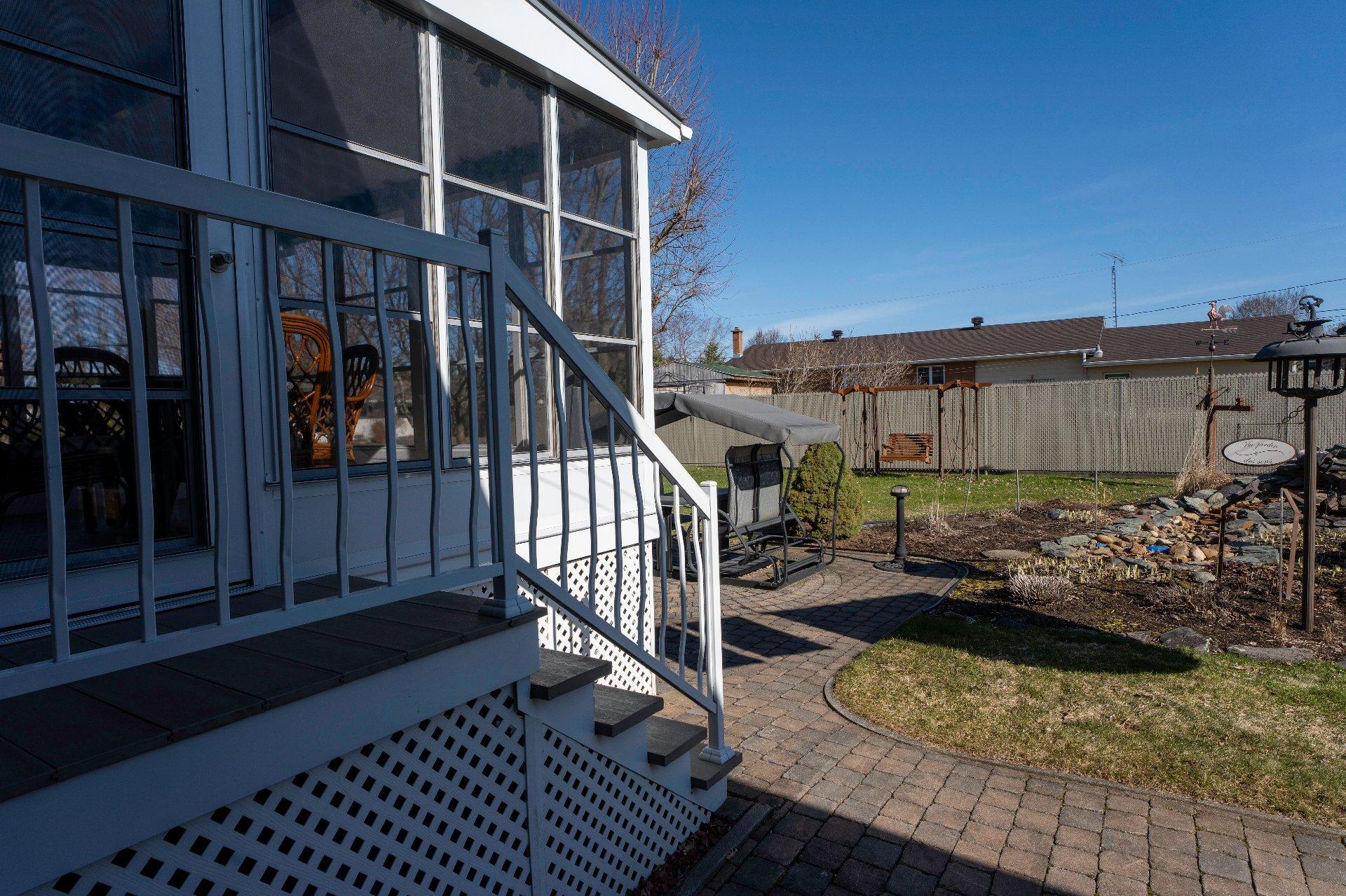 









1326


2e Avenue

,
Acton Vale,




QC
J0H1A0

