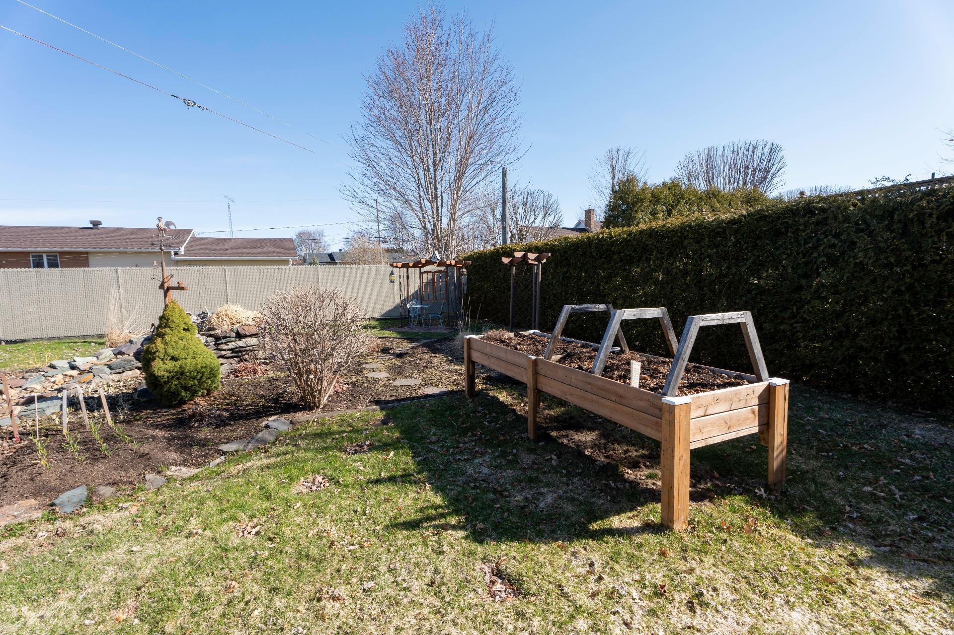









1326


2e Avenue

,
Acton Vale,




QC
J0H1A0

