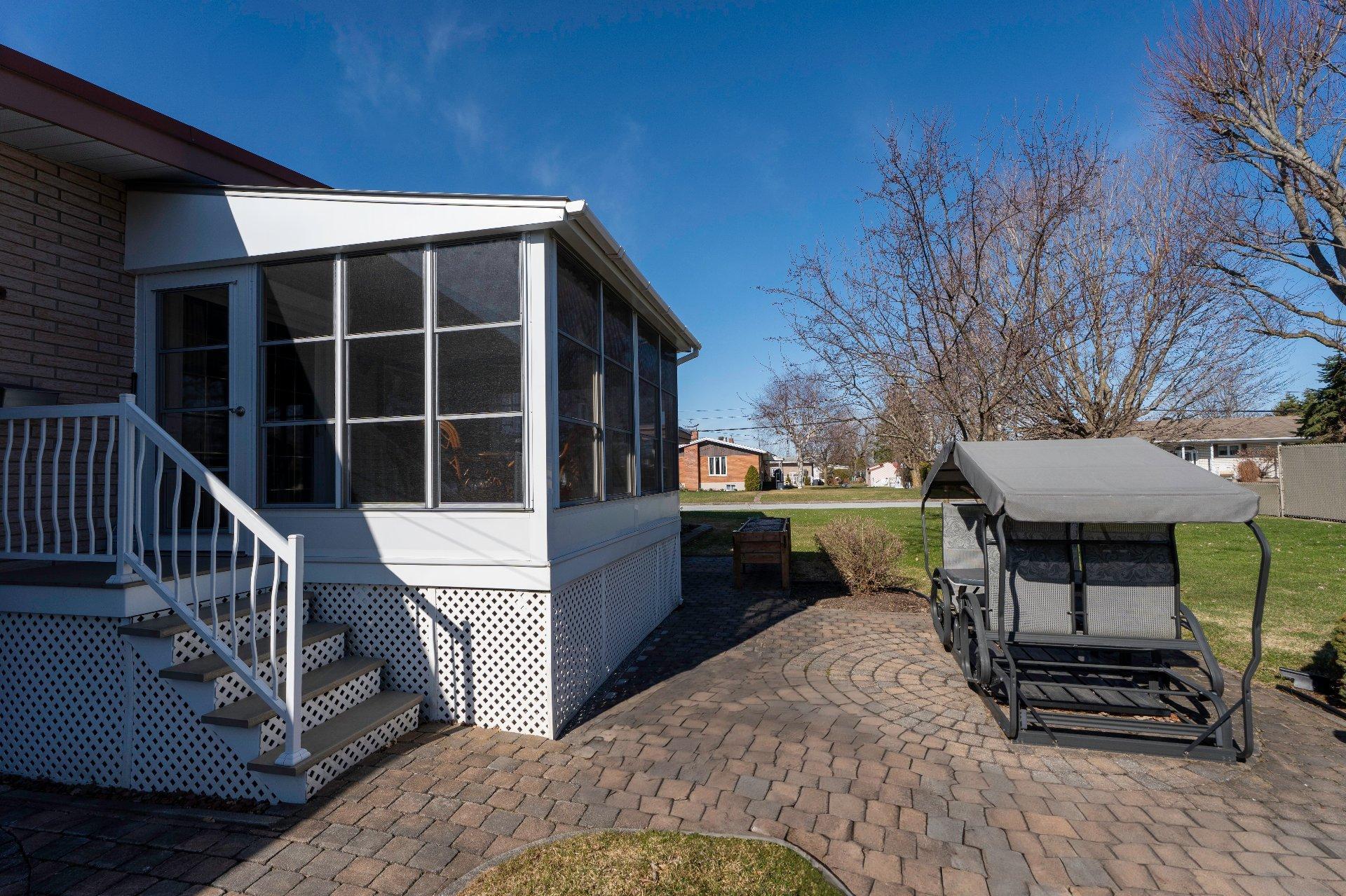 









1326


2e Avenue

,
Acton Vale,




QC
J0H1A0

