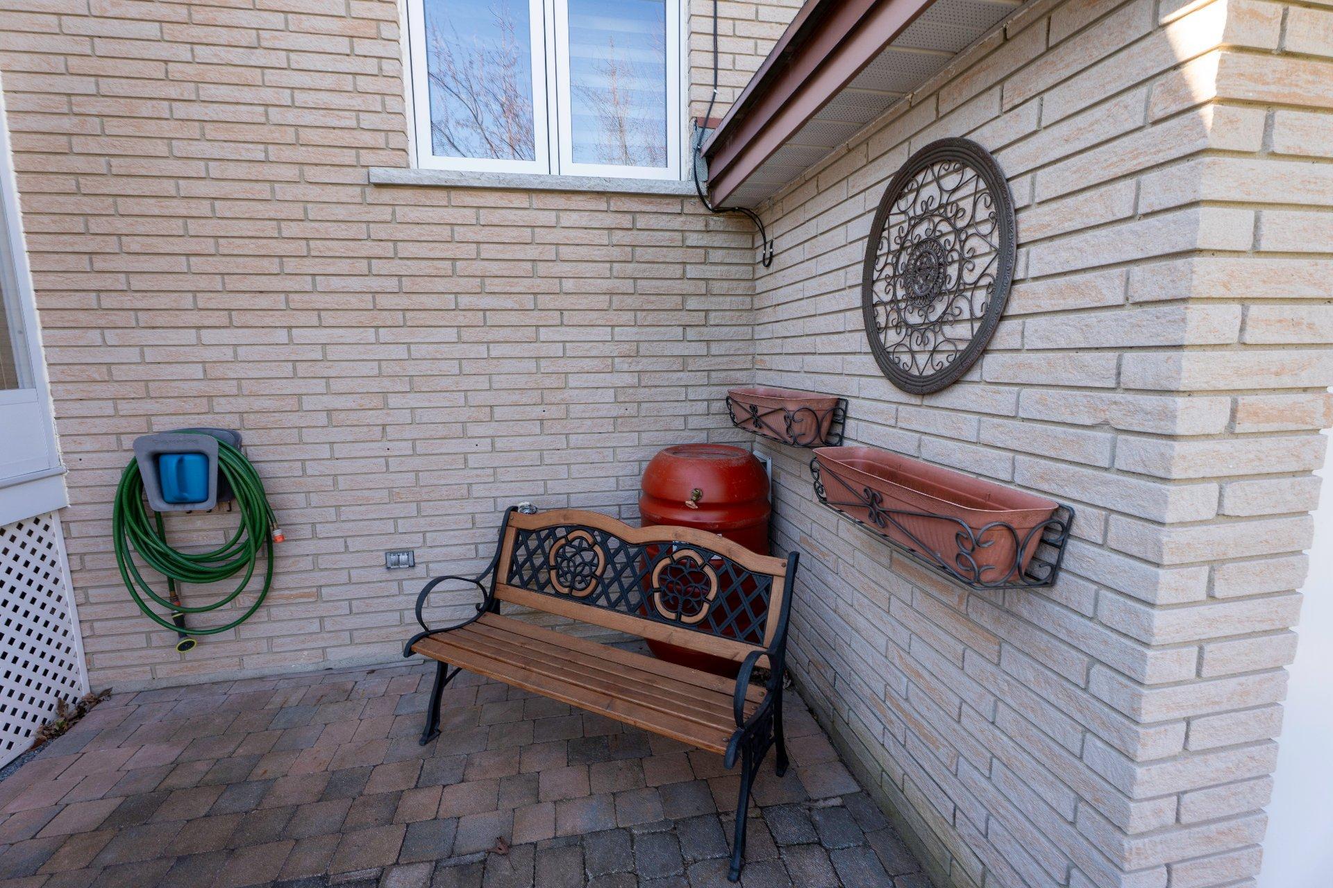 









1326


2e Avenue

,
Acton Vale,




QC
J0H1A0

