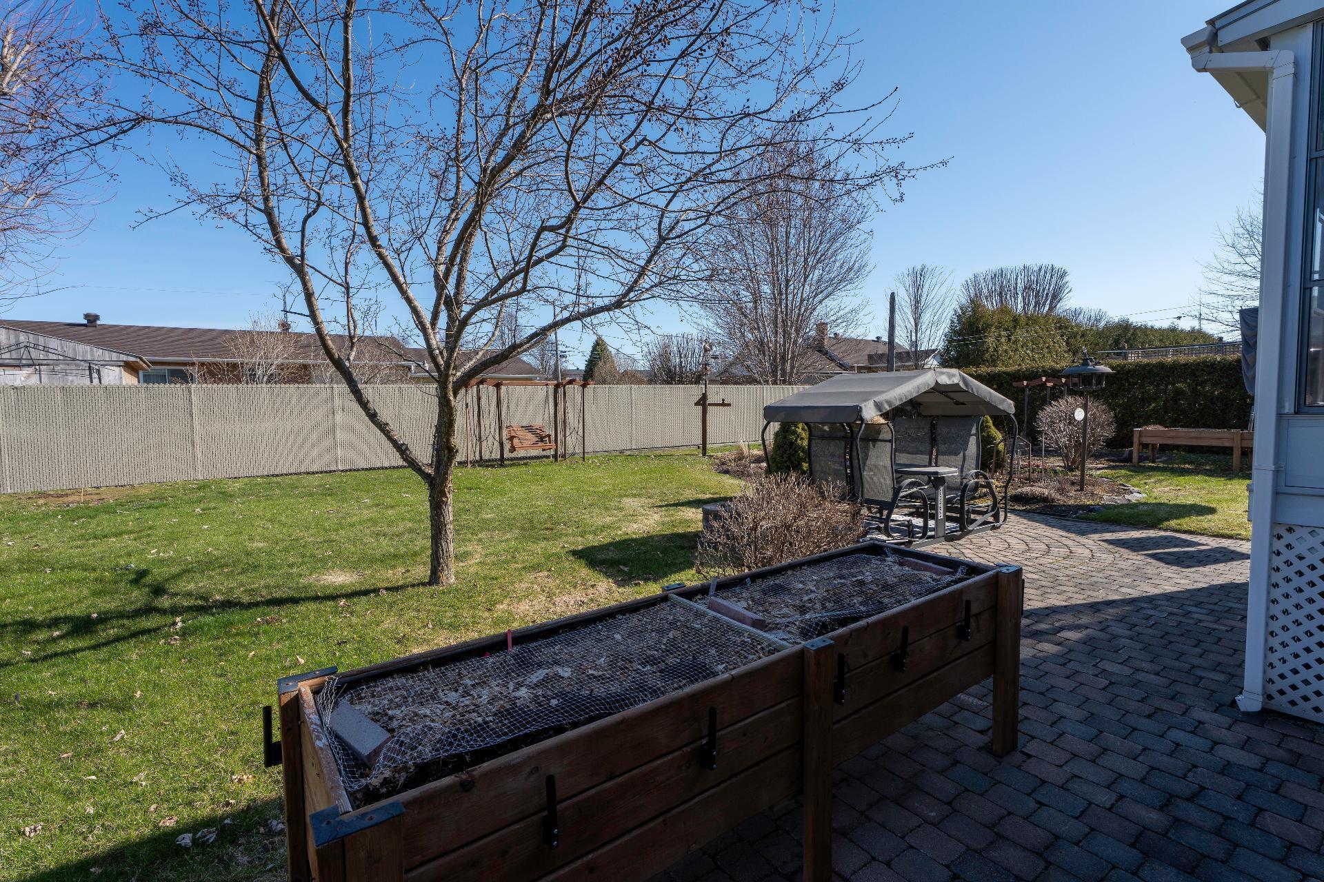 









1326


2e Avenue

,
Acton Vale,




QC
J0H1A0

