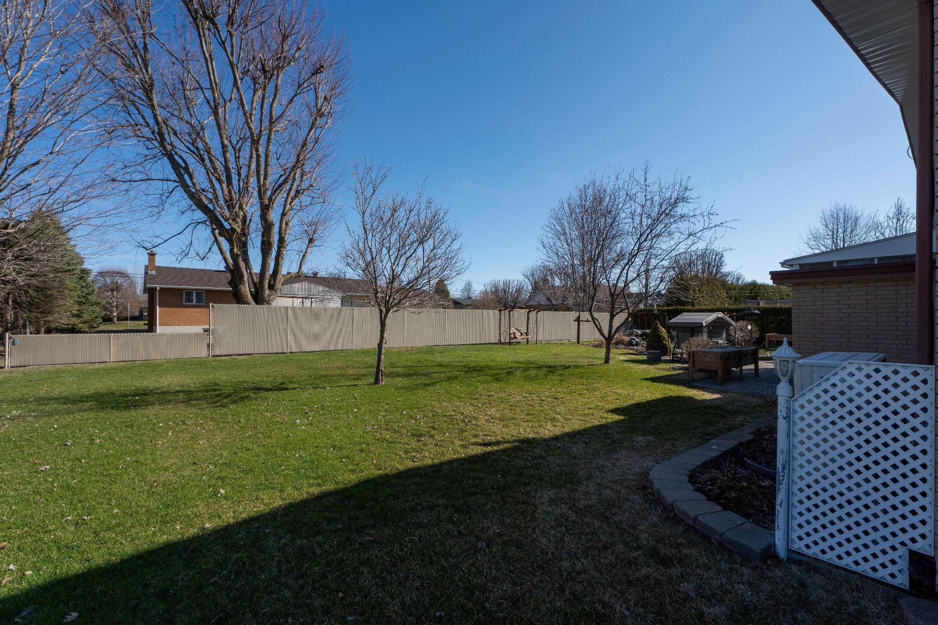 









1326


2e Avenue

,
Acton Vale,




QC
J0H1A0


