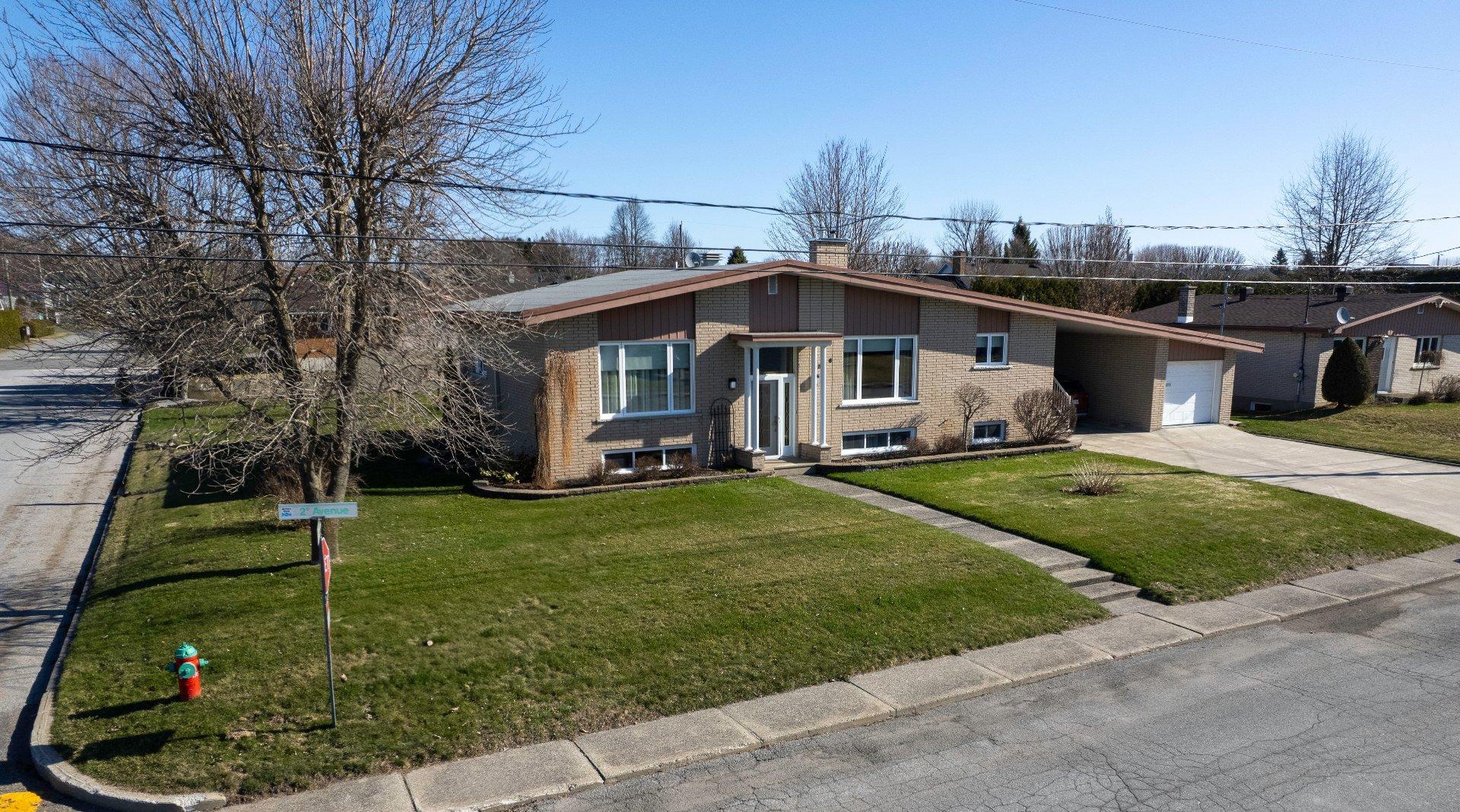 









1326


2e Avenue

,
Acton Vale,




QC
J0H1A0

