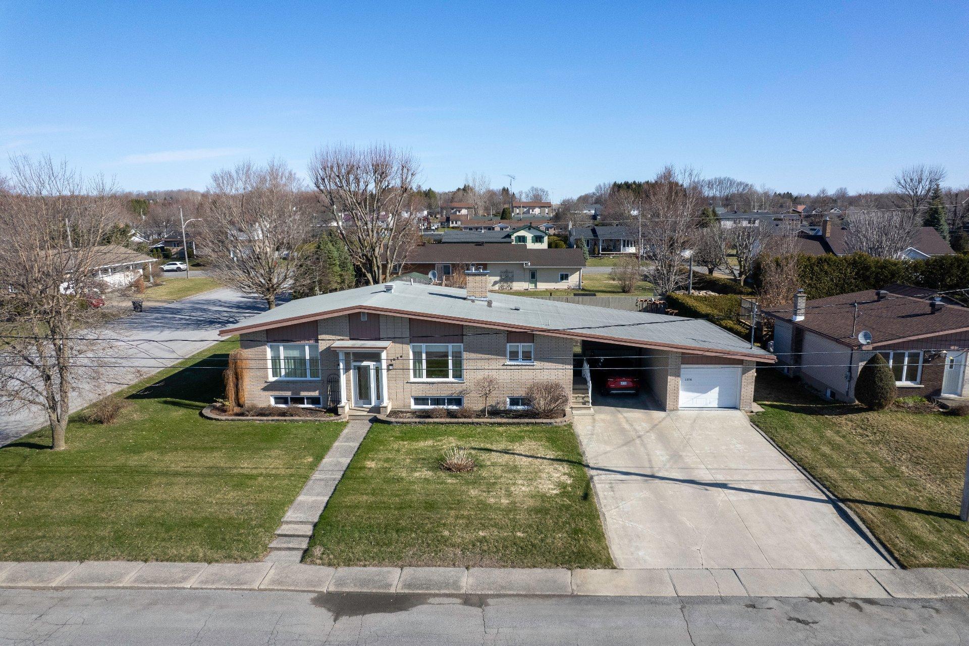 









1326


2e Avenue

,
Acton Vale,




QC
J0H1A0

