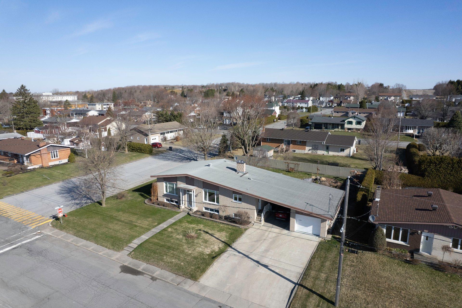 









1326


2e Avenue

,
Acton Vale,




QC
J0H1A0

