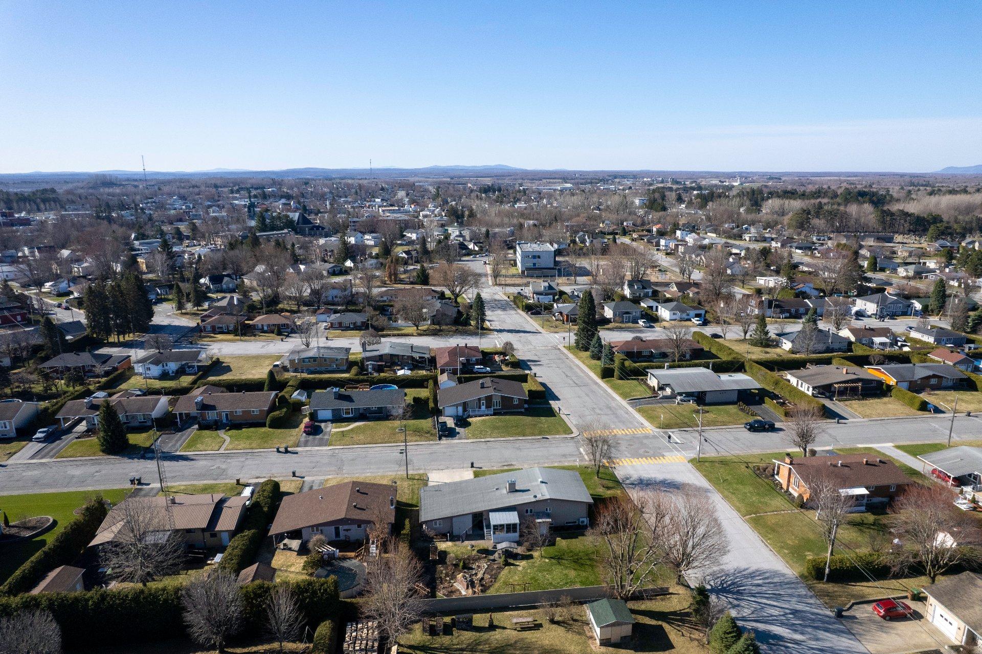 









1326


2e Avenue

,
Acton Vale,




QC
J0H1A0

