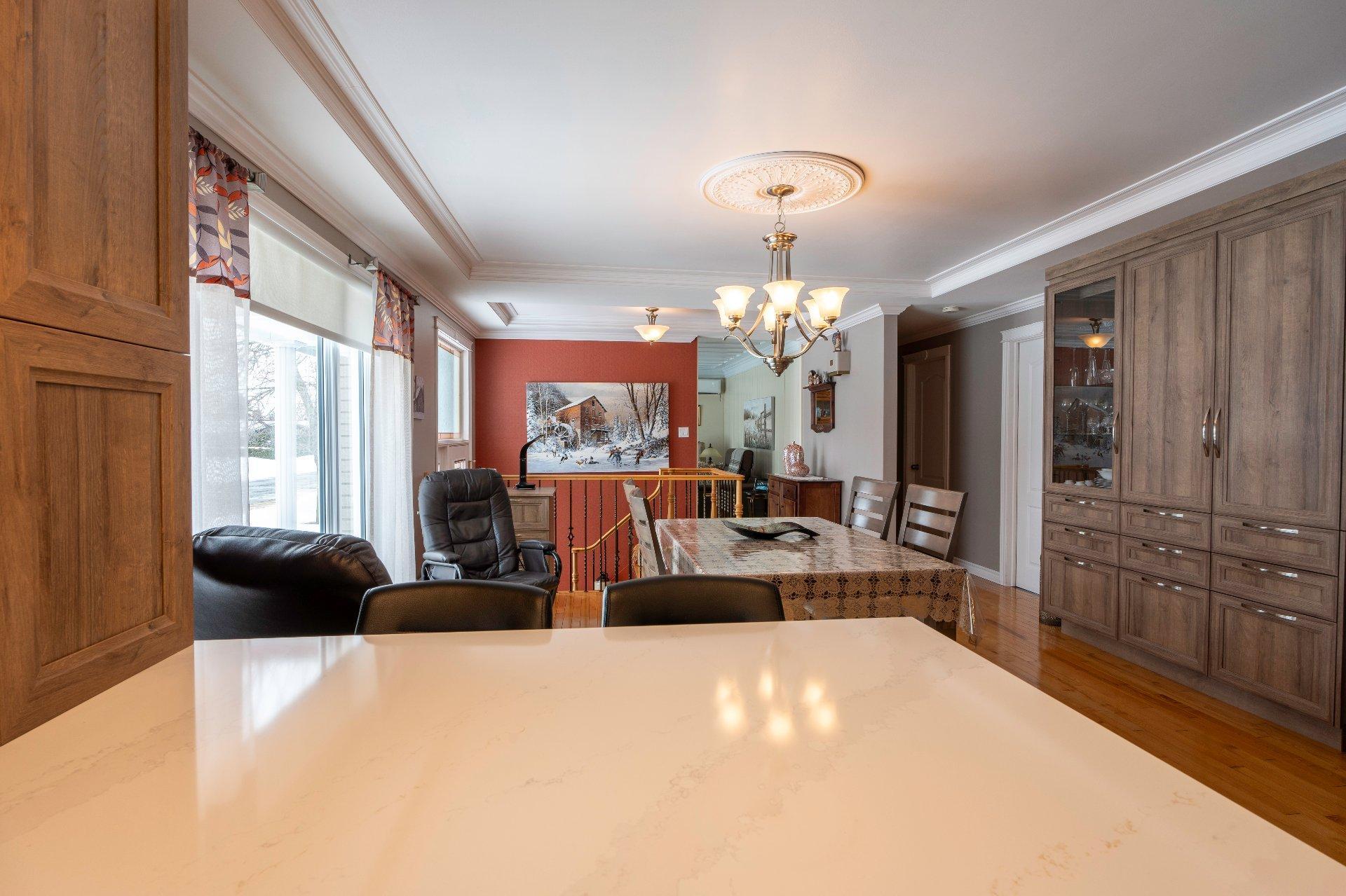 









1326


2e Avenue

,
Acton Vale,




QC
J0H1A0

