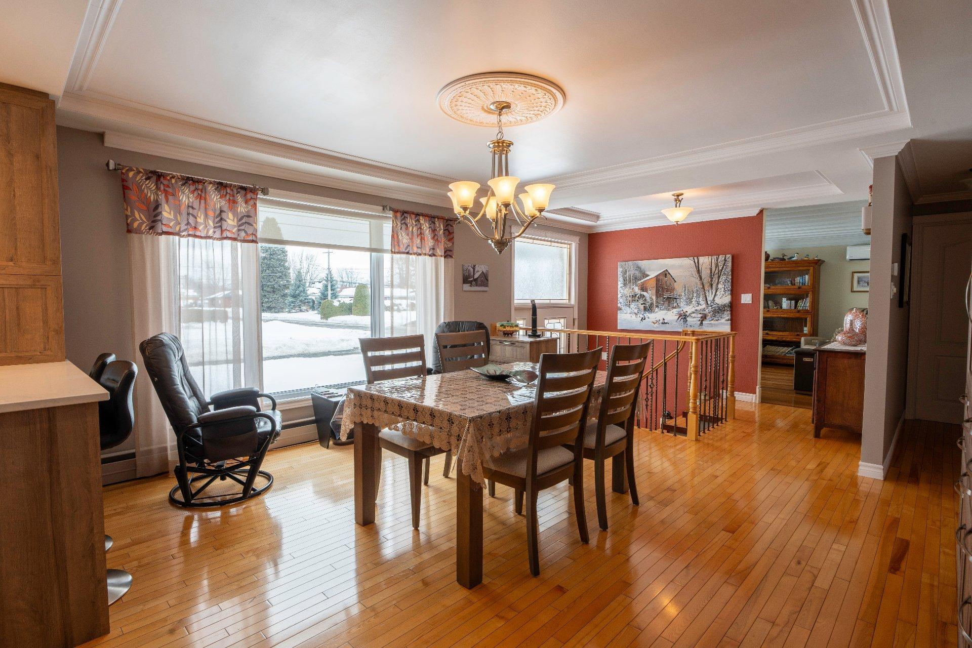 









1326


2e Avenue

,
Acton Vale,




QC
J0H1A0

