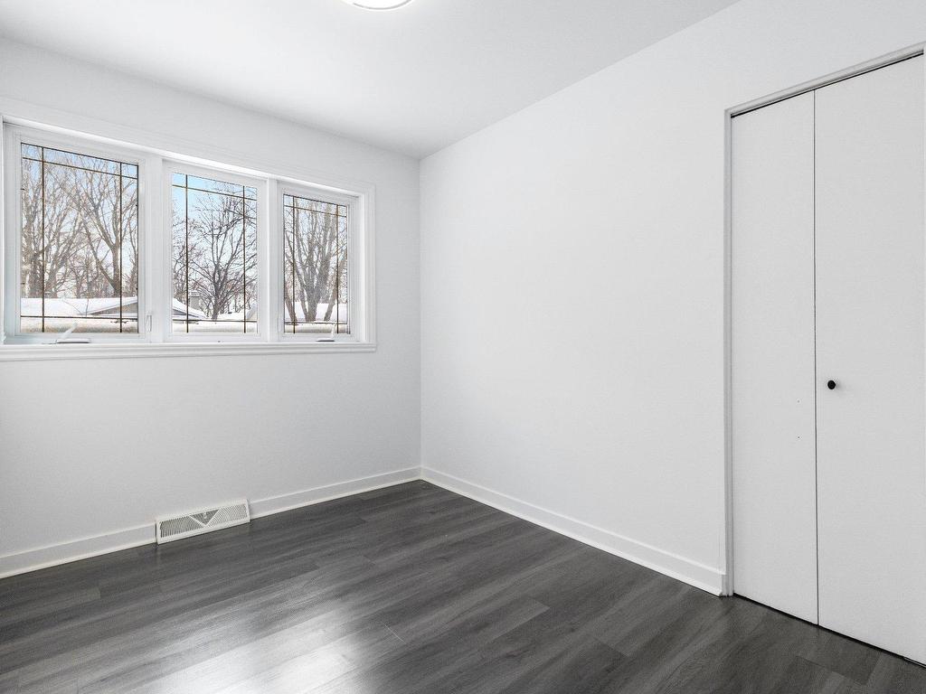 









15447


Rue Oakwood

,
Montréal (Pierrefonds-Roxboro),




QC
H9H1Y4

