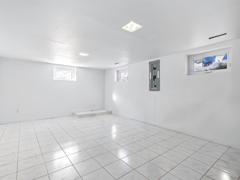 









15447


Rue Oakwood

,
Montréal (Pierrefonds-Roxboro),




QC
H9H1Y4

