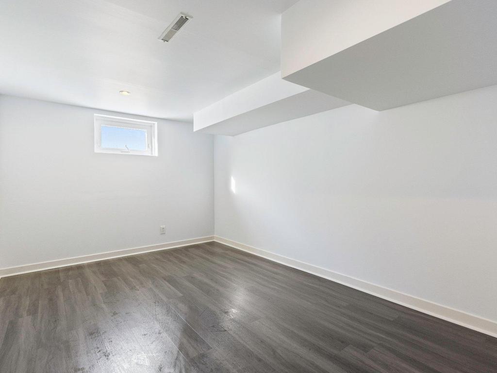 









15447


Rue Oakwood

,
Montréal (Pierrefonds-Roxboro),




QC
H9H1Y4

