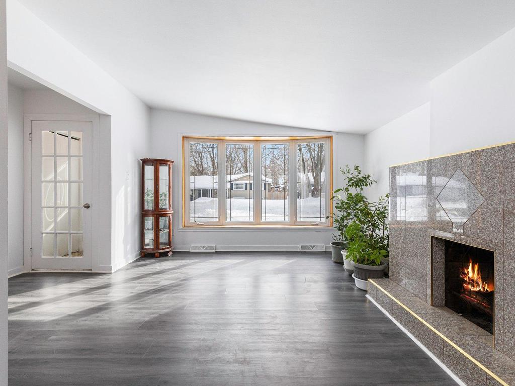 









15447


Rue Oakwood

,
Montréal (Pierrefonds-Roxboro),




QC
H9H1Y4

