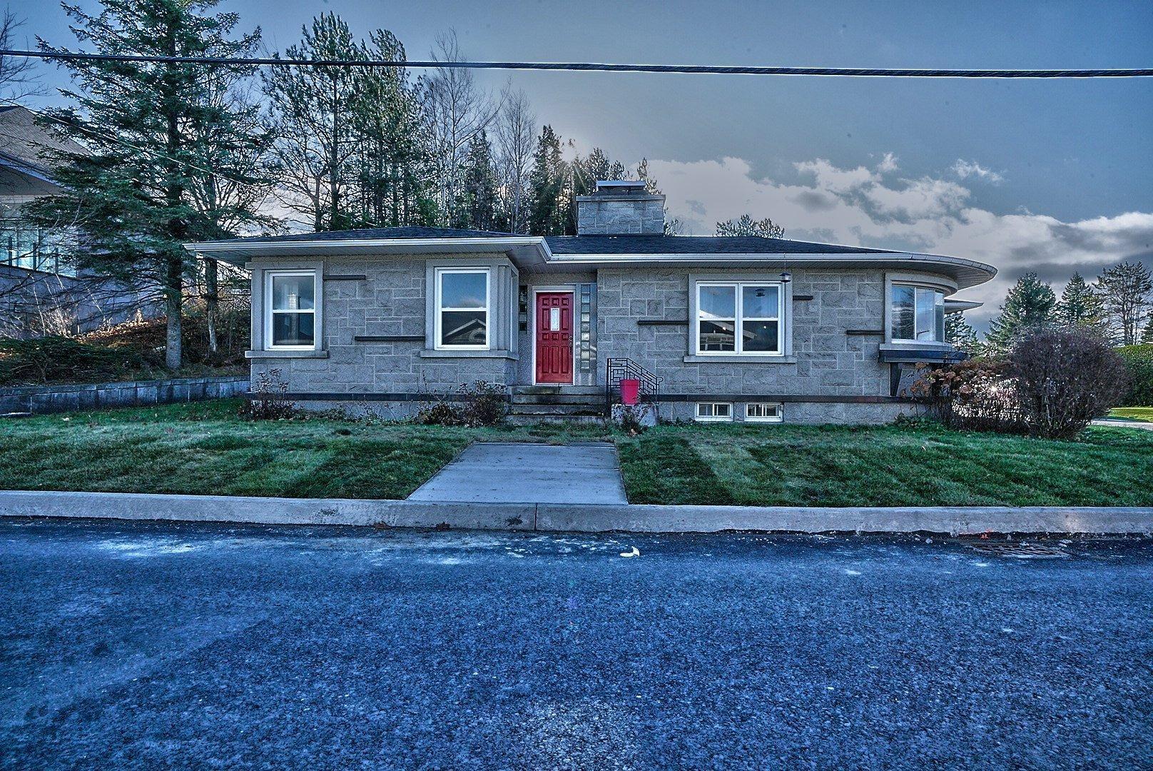 









701


Rue Principale

,
Saint-Sébastien,




QC
G0Y1M0

